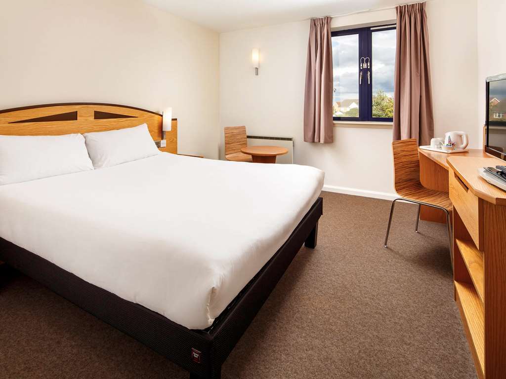 Ibis Rotherham East - Room photo